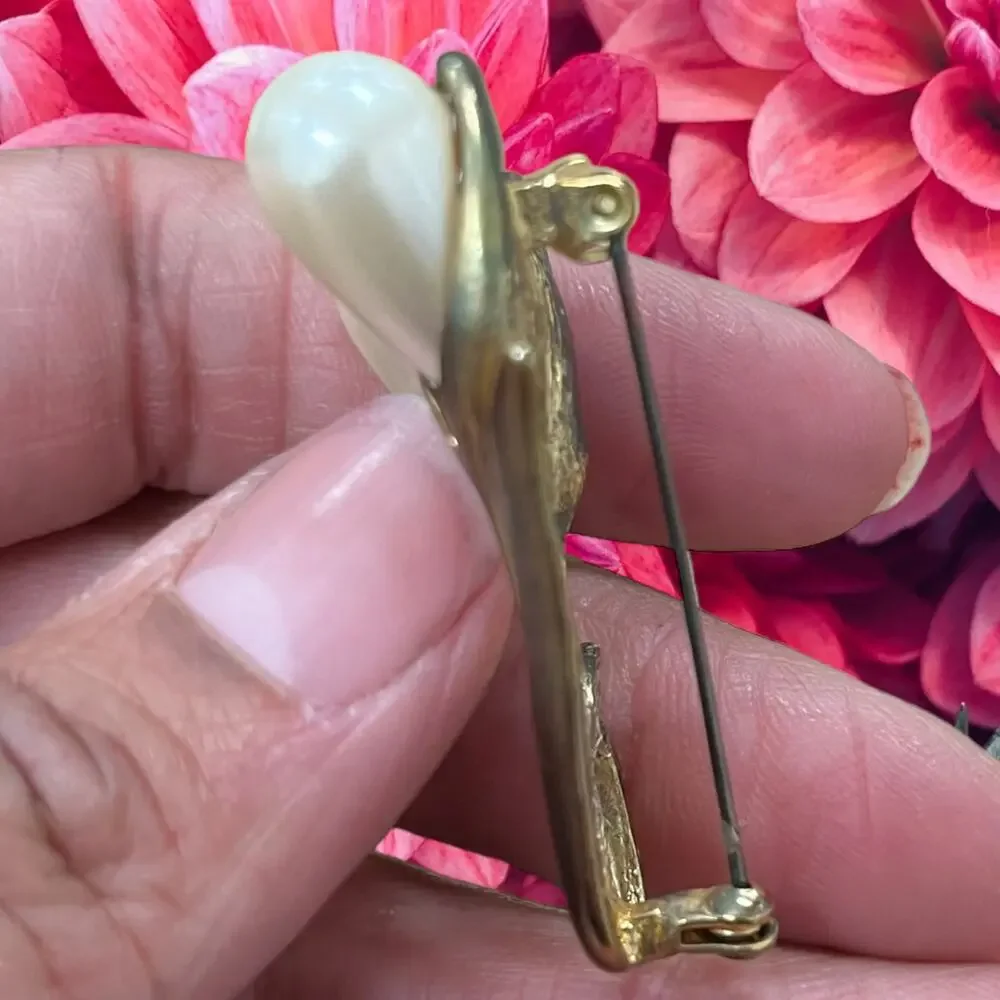 Vintage 70s Pearl and Crystal Stone Gold Brooch Double Pearl Drip Granny Cottage